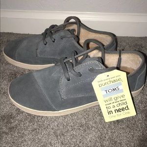 Women’s size 9.5 gray toms with fur inside
